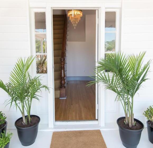 Wylder Hotel   Tilghman Island