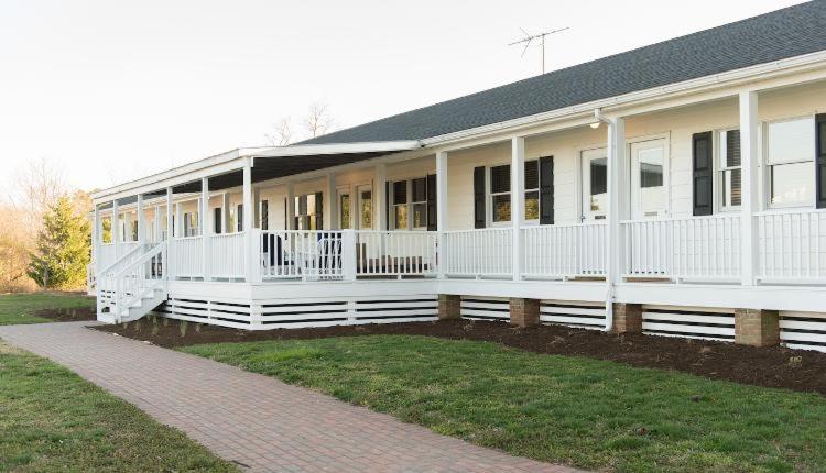 Wylder Hotel   Tilghman Island