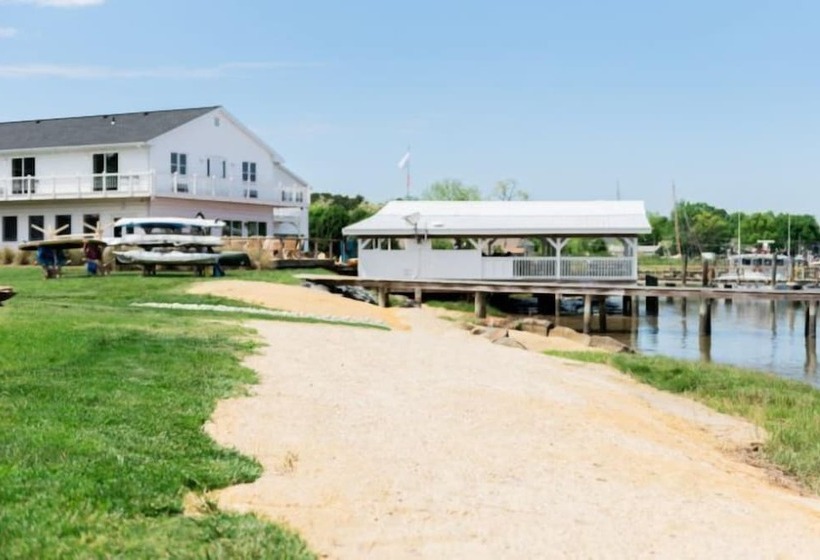 Wylder Hotel   Tilghman Island