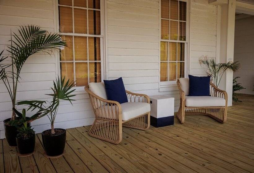 Wylder Hotel   Tilghman Island