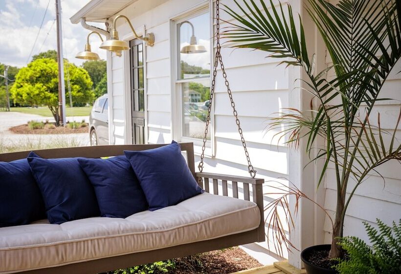 Wylder Hotel   Tilghman Island