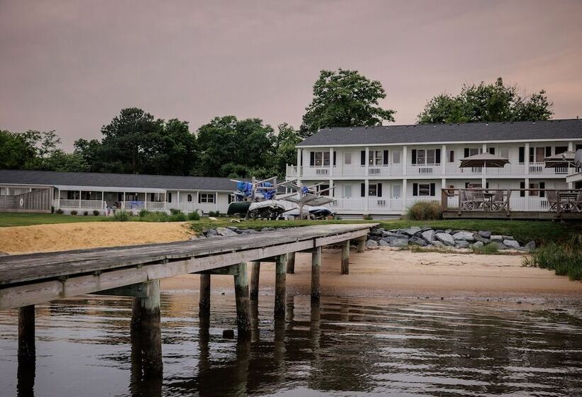 Wylder Hotel   Tilghman Island