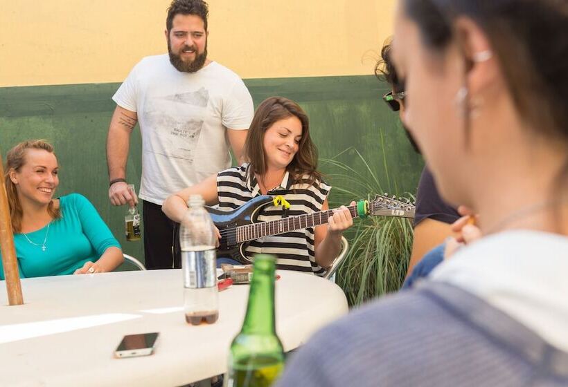 هاستل Ba Stop Hotel House