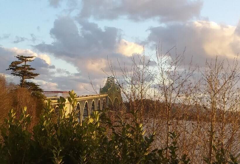 Bay Bridge Motel