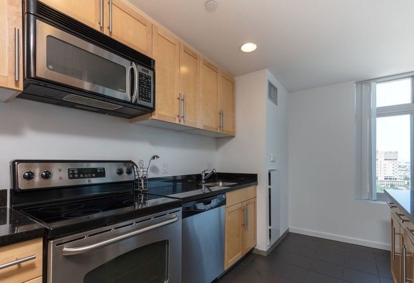 Global Luxury Suites At Kendall West