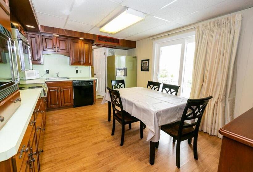 Gondolier Motel   Wildwood