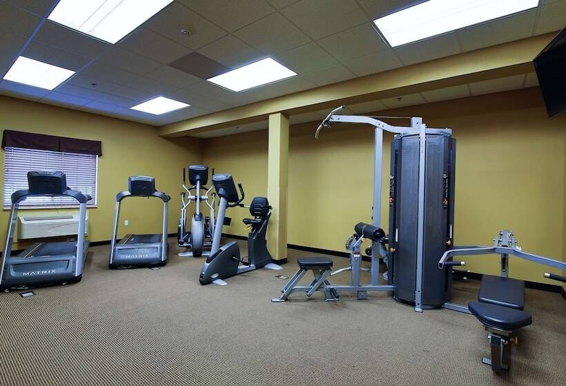 Hawthorn Extended Stay By Wyndham Minot