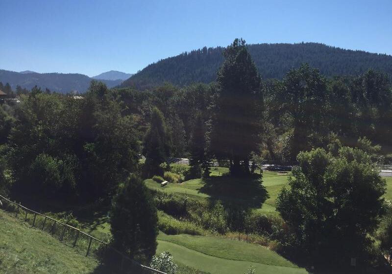 酒店 Alpine Rivers Inn