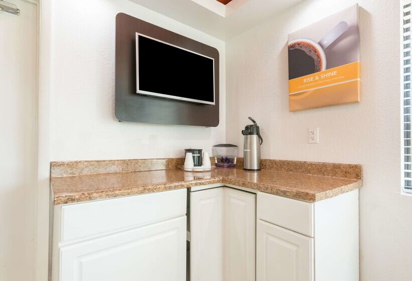 Отель Americas Best Value Inn Dayton