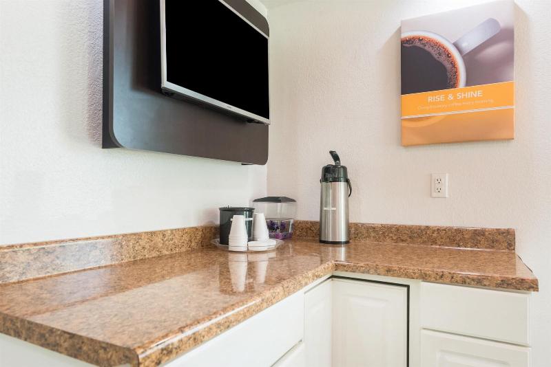 Отель Americas Best Value Inn Dayton