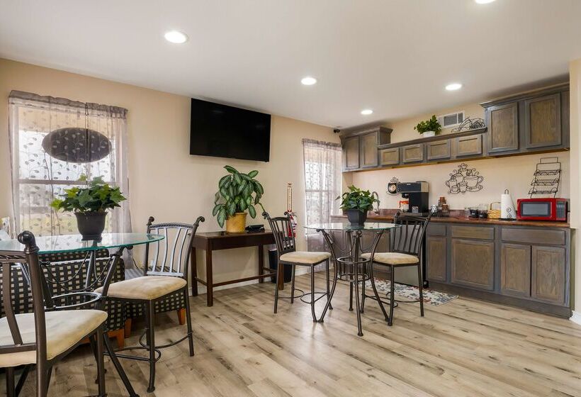 בית מלון כפרי Americas Best Value Inn Refugio