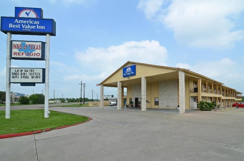 בית מלון כפרי Americas Best Value Inn Refugio