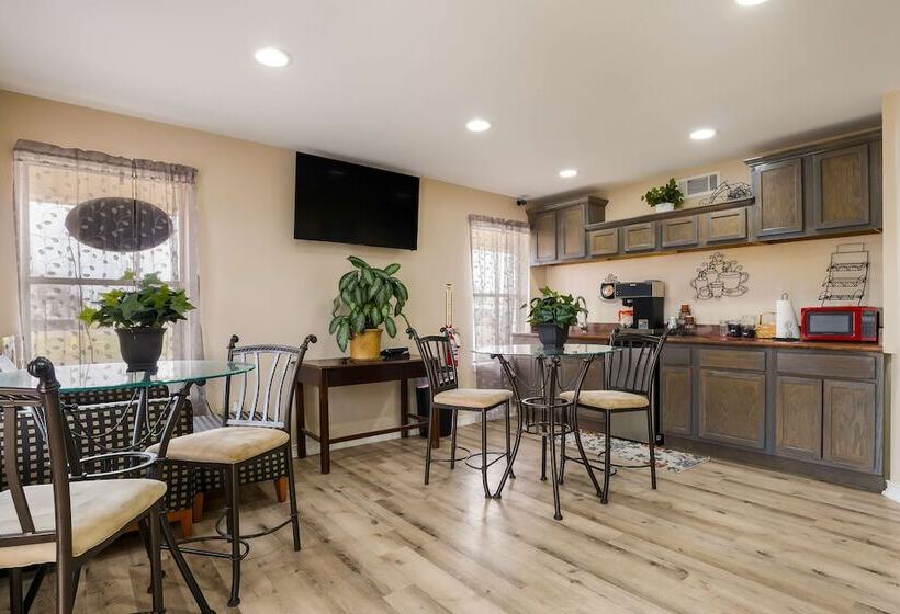 בית מלון כפרי Americas Best Value Inn Refugio