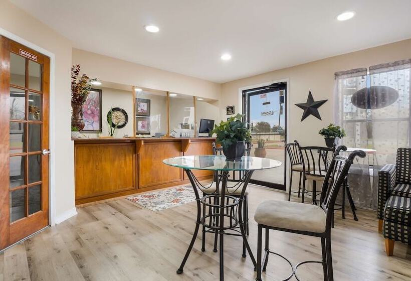 בית מלון כפרי Americas Best Value Inn Refugio