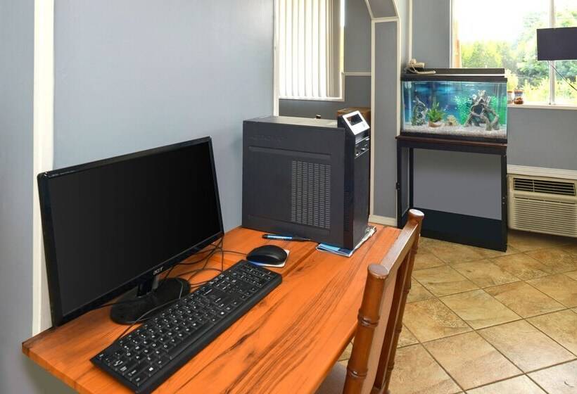 فندق Americas Best Value Inn & Suites Branson   Near The Strip