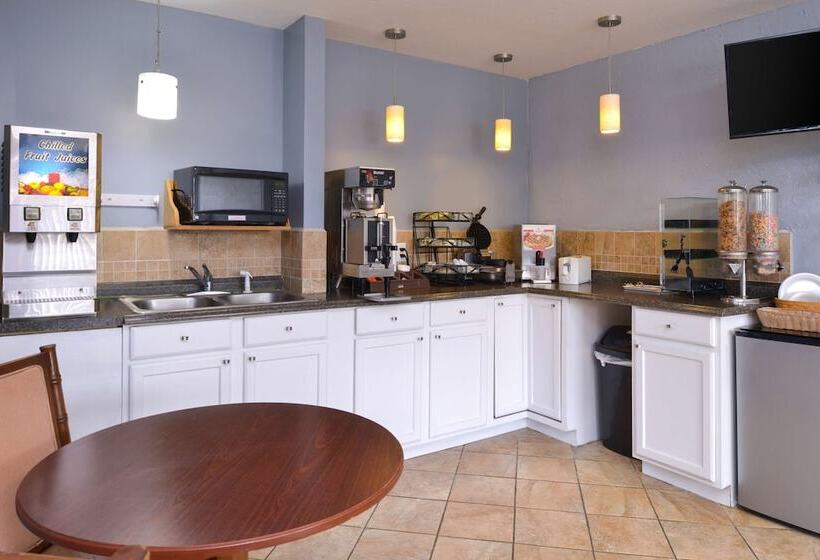 فندق Americas Best Value Inn & Suites Branson   Near The Strip