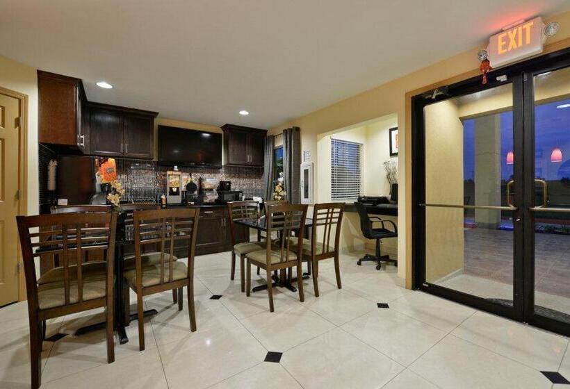 Отель Americas Best Value Inn & Suites Lake Charles At I 210 Exit 11