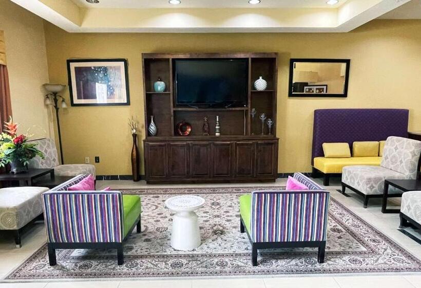 Отель Hawthorn Extended Stay By Wyndham Port Arthur