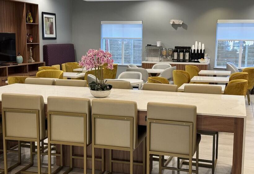 Отель Hawthorn Extended Stay By Wyndham Port Arthur