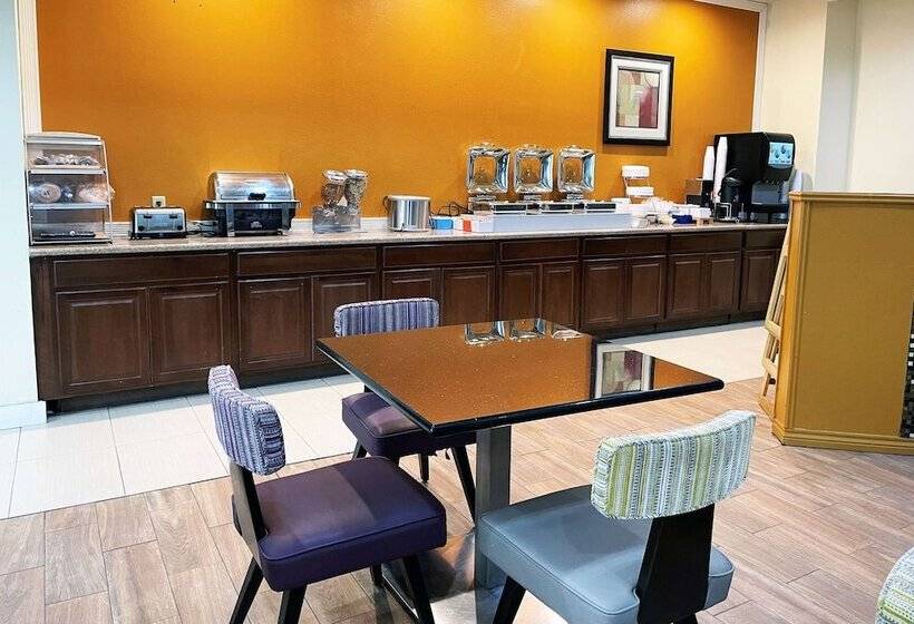 Отель Hawthorn Extended Stay By Wyndham Port Arthur