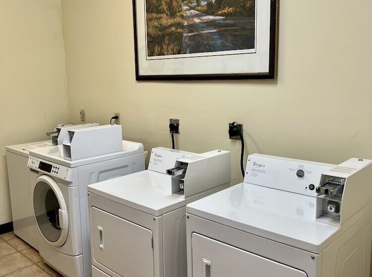 Отель Hawthorn Extended Stay By Wyndham Port Arthur