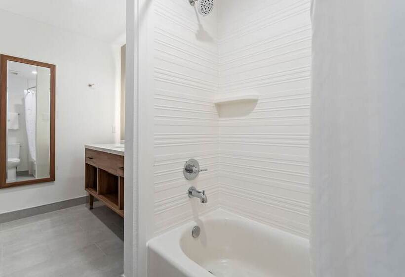 Отель Hawthorn Extended Stay By Wyndham Port Arthur