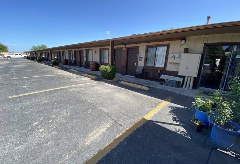 בית מלון כפרי Americas Best Value Inn   Legend S Inn