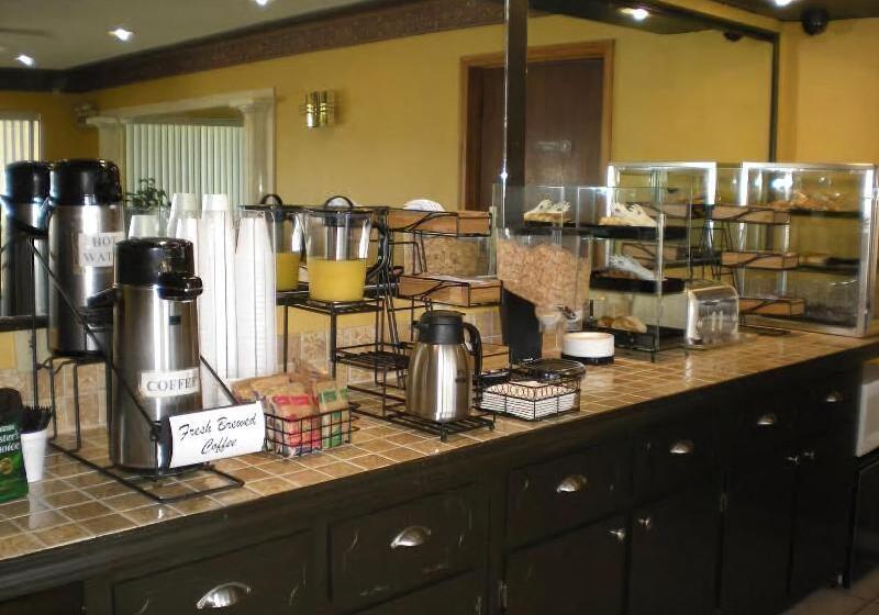 فندق Americas Best Value Inn Winona