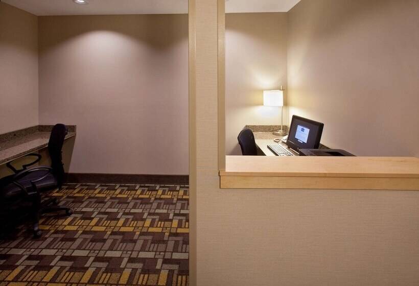 فندق Americinn By Wyndham Fairfield