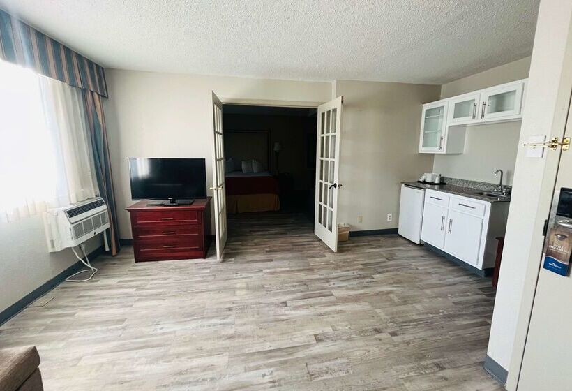 בית מלון כפרי Baymont By Wyndham Keokuk