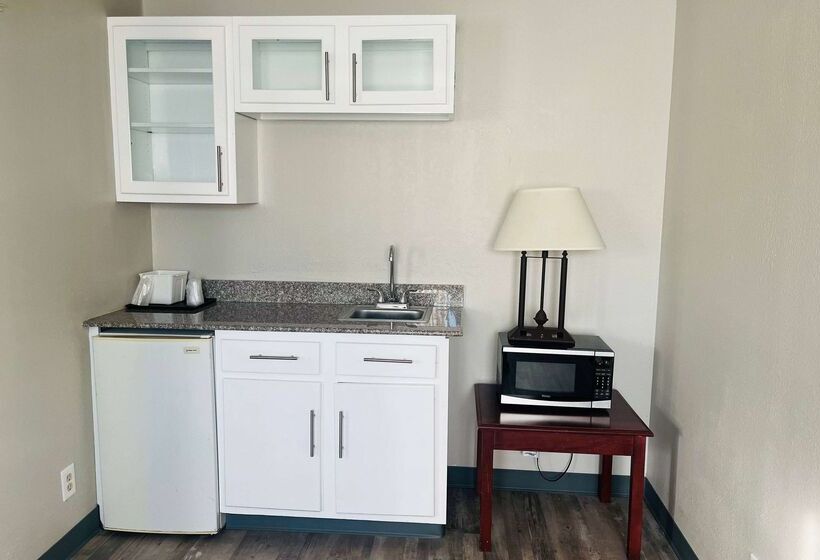 בית מלון כפרי Baymont By Wyndham Keokuk