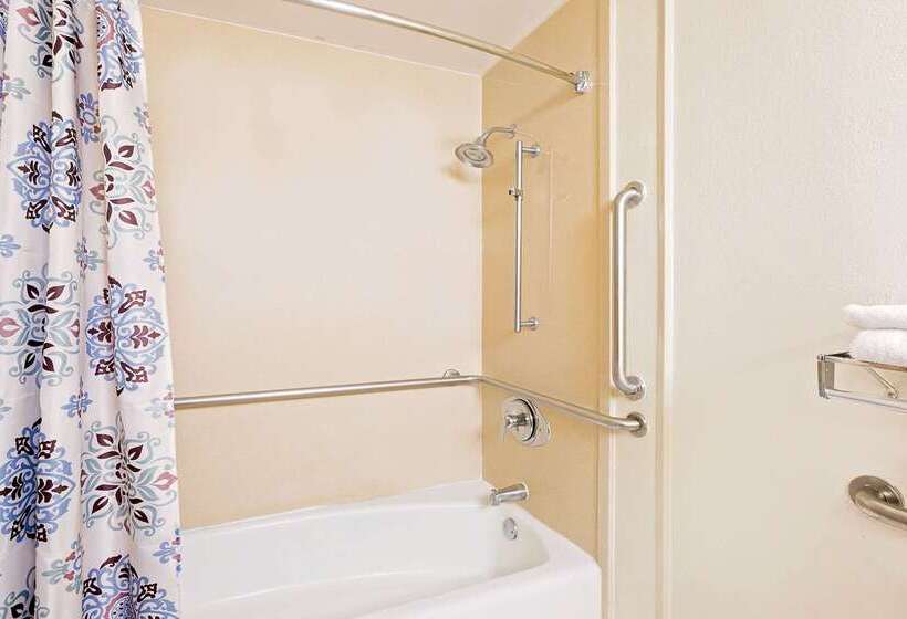 בית מלון כפרי Baymont By Wyndham Keokuk