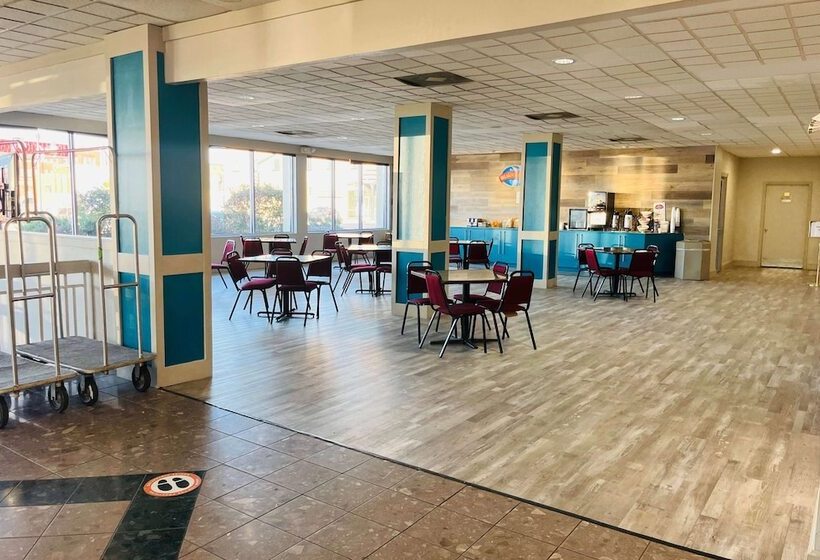 בית מלון כפרי Baymont By Wyndham Keokuk