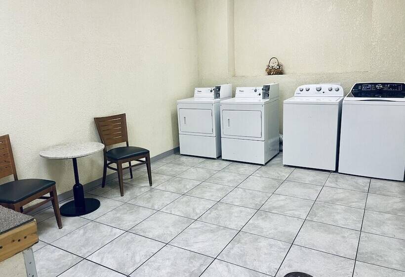 בית מלון כפרי Baymont By Wyndham Keokuk