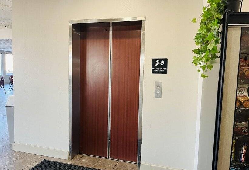 בית מלון כפרי Baymont By Wyndham Keokuk