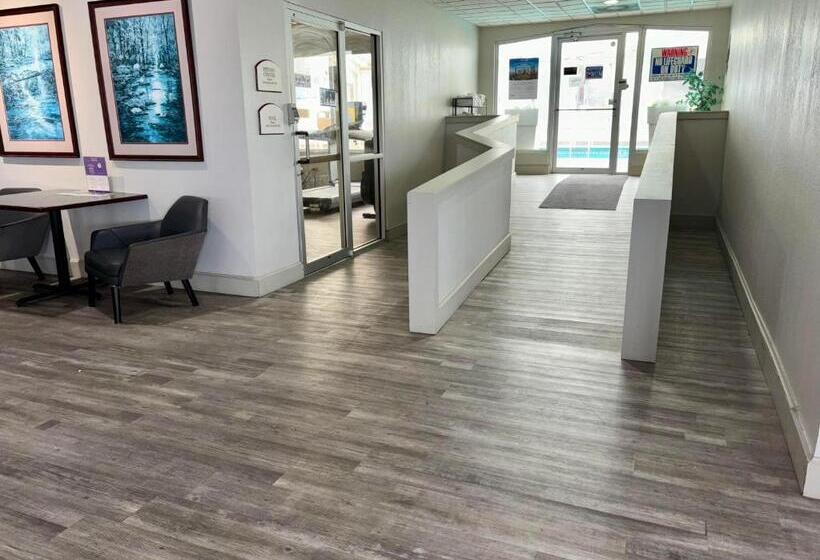 בית מלון כפרי Baymont By Wyndham Keokuk