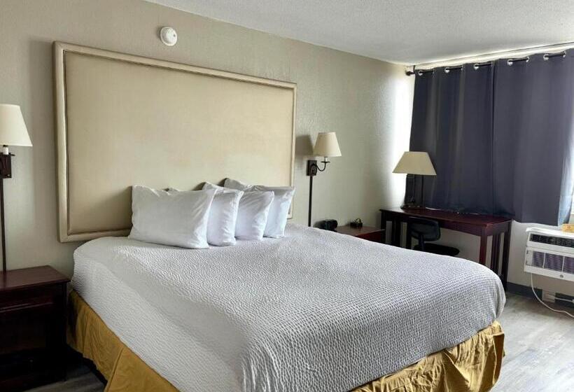 בית מלון כפרי Baymont By Wyndham Keokuk