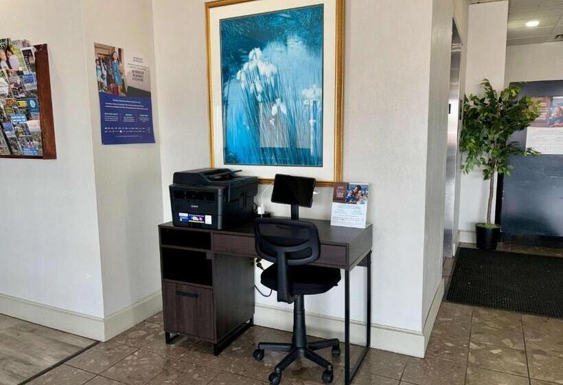 בית מלון כפרי Baymont By Wyndham Keokuk