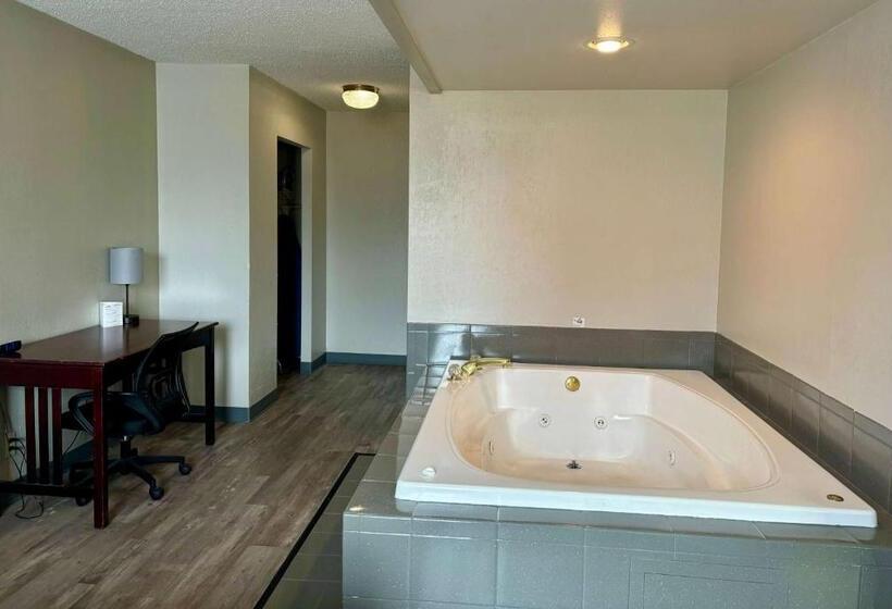 בית מלון כפרי Baymont By Wyndham Keokuk