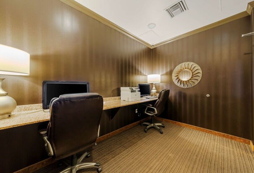 Best Western Plus Miami Airport North Hotel & Suites