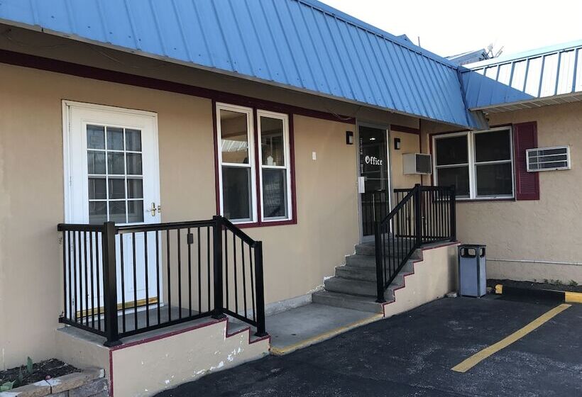 فندق Budget Inn Marinette