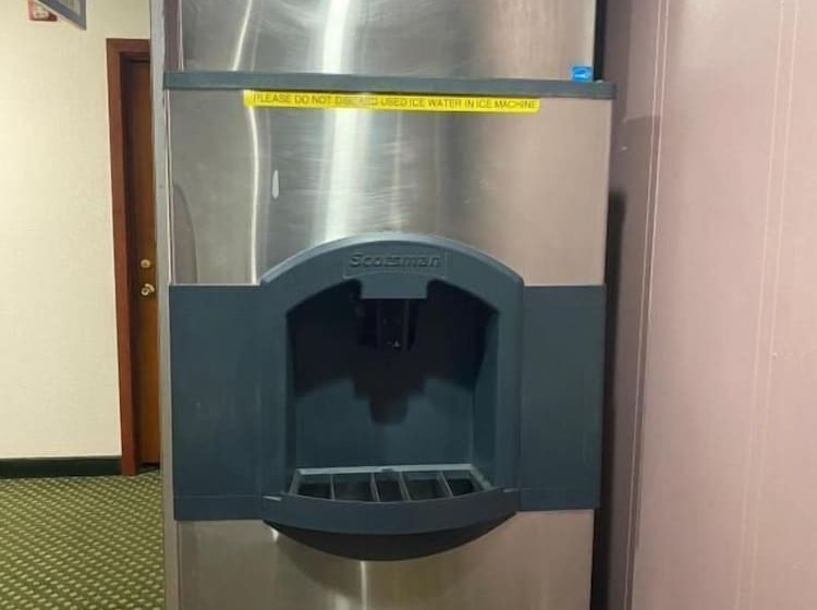 فندق Budget Inn Marinette