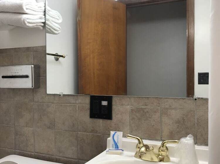 فندق Budget Inn Marinette