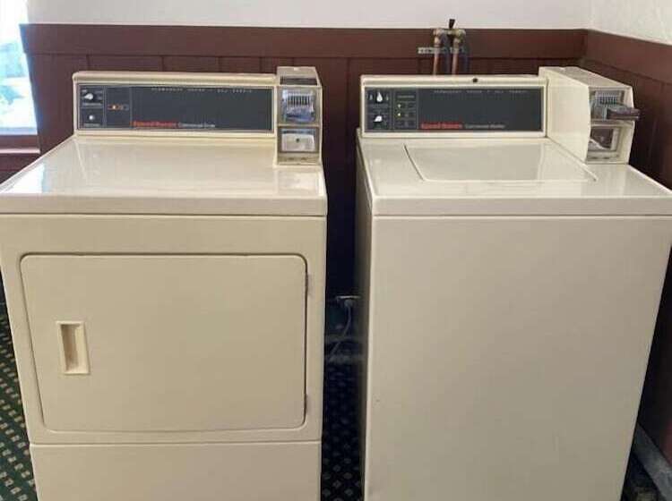 فندق Budget Inn Marinette