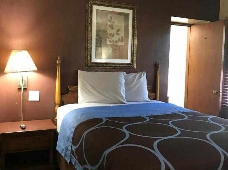 فندق Budget Inn Marinette