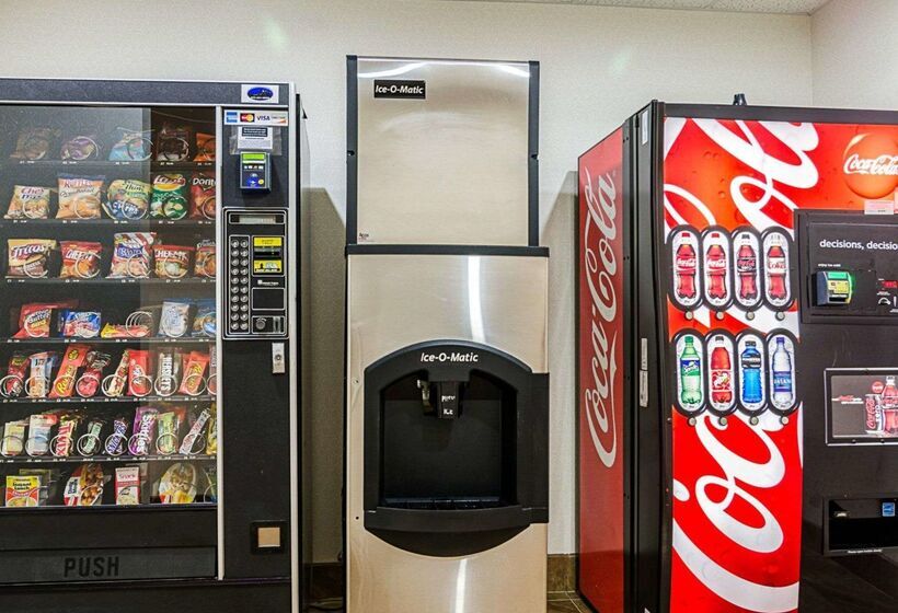 Отель Comfort Inn & Suites Lawrence  University Area