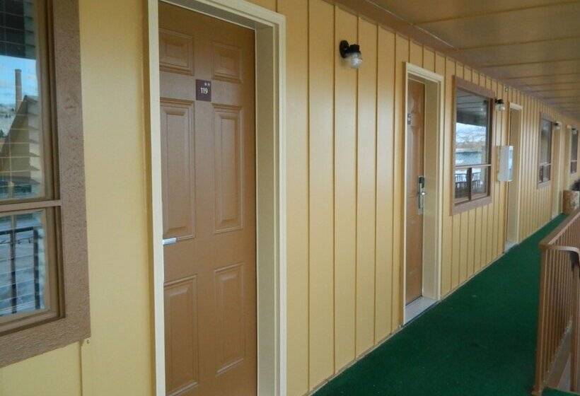 فندق Country Motor Inn