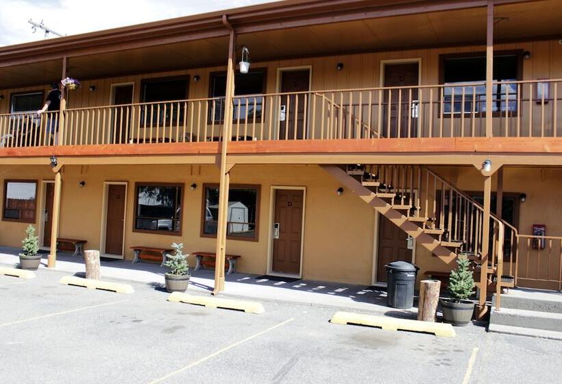 فندق Country Motor Inn