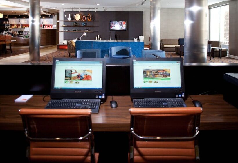 فندق Courtyard By Marriott Boone