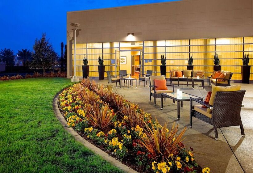 호텔 Courtyard Long Beach Airport